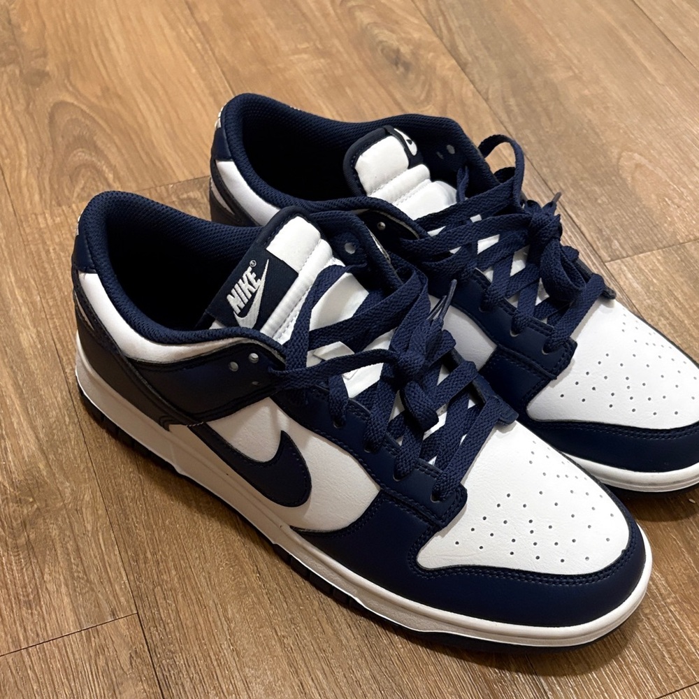 Nike Men's Navy and White Sneakers
